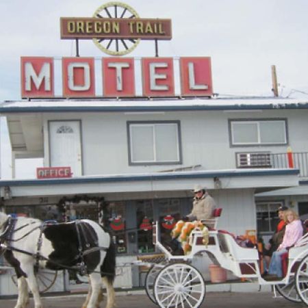 Oregon Trail Motel And Restaurant เบเกอร์ซิตี้ ภายนอก รูปภาพ